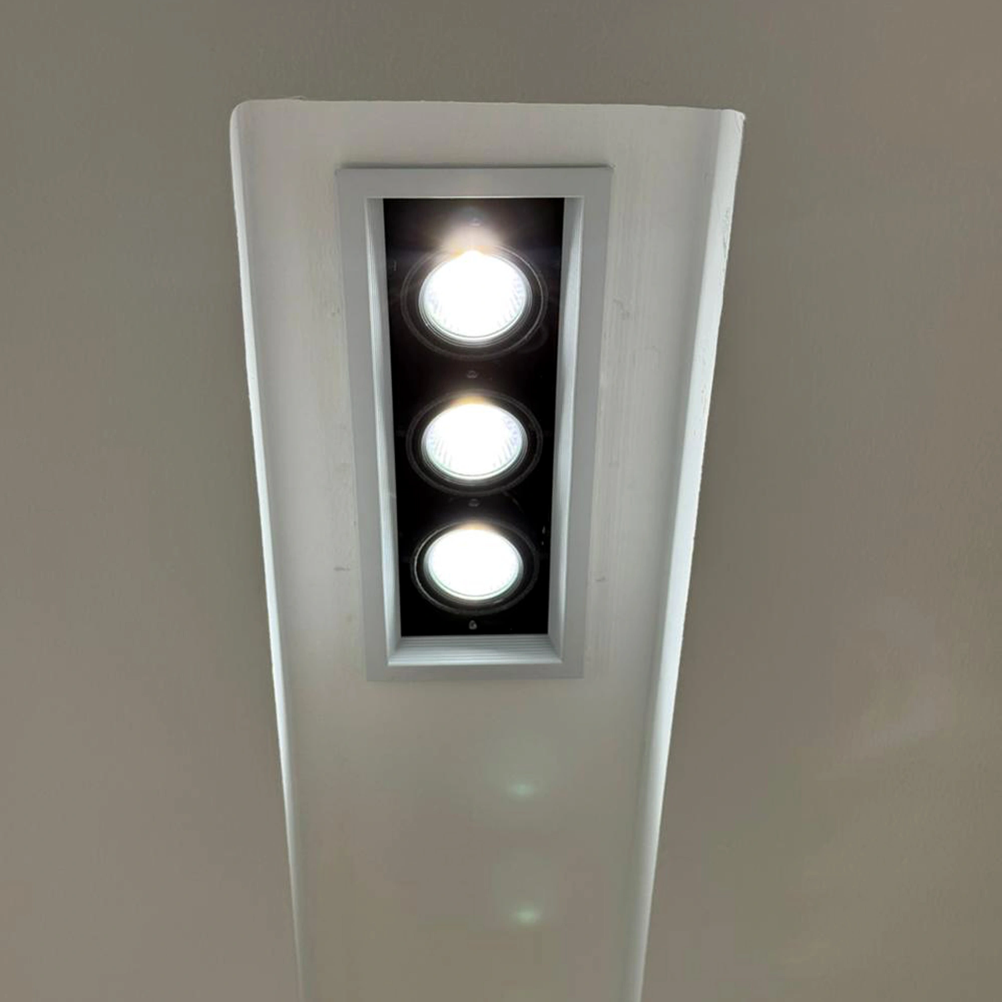 Square White and Black Matte Recessed Spotlight Frame 3xMR16 Fixture Aluminum Frame Recessed Spotlight Including GU10 Socket for LED, Halogen Ceiling Spot Recessed Lights Hole H-700-3-SQ-WH+BK - Image 5